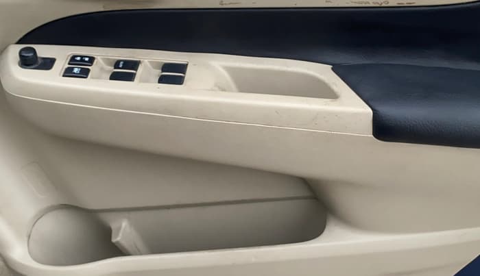 2018 Maruti Ciaz DELTA 1.5 SHVS MT PETROL, Petrol, Manual, 1,40,421 km, Driver Side Door Panels Control