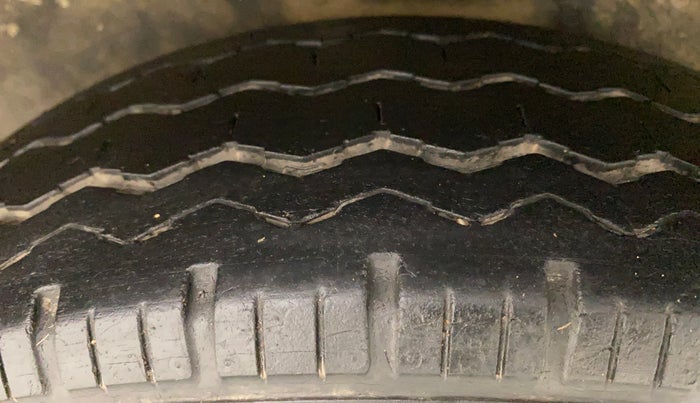 2016 Maruti OMNI E STD, Petrol, Manual, 32,223 km, Right Rear Tyre Tread