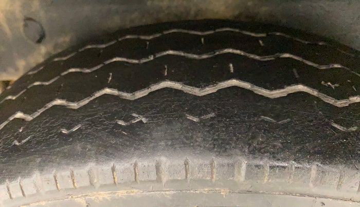 2016 Maruti OMNI E STD, Petrol, Manual, 32,223 km, Left Rear Tyre Tread