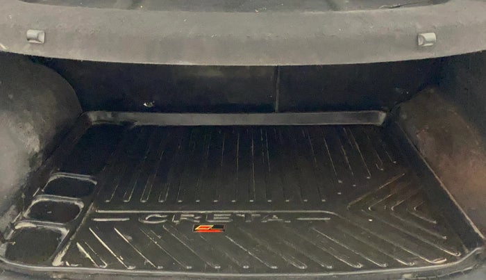 2017 Hyundai Creta SX PLUS AT 1.6 PETROL, Petrol, Automatic, 94,137 km, Boot Inside