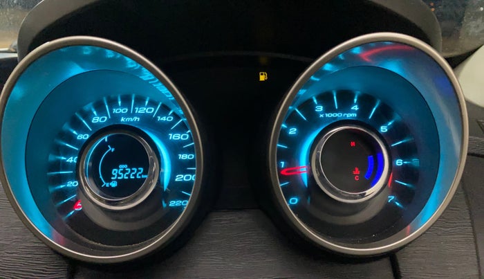 2018 Mahindra XUV500 W9, Diesel, Manual, 95,179 km, Odometer Image