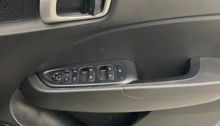 2022 Hyundai VENUE SX 1.5 CRDI, Diesel, Manual, 39,418 km, Driver Side Door Panels Control