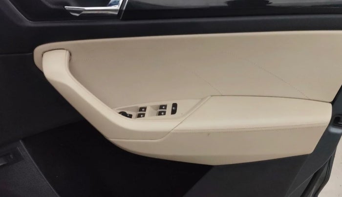 2019 Skoda Kodiaq L&K 2.0 TDI 4X4 AT, Diesel, Automatic, 1,42,183 km, Driver Side Door Panels Control