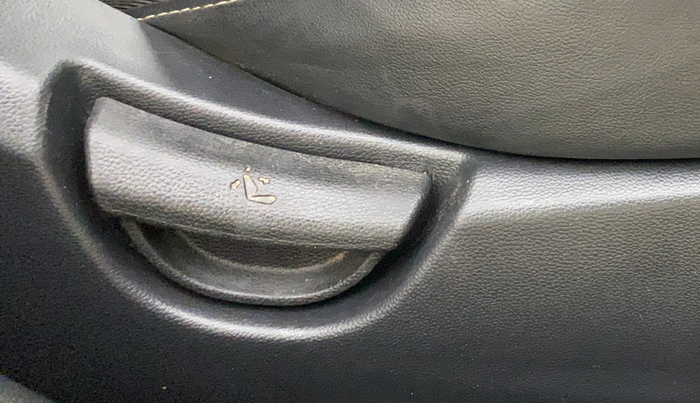 2016 Hyundai Grand i10 ASTA 1.1 CRDI, Diesel, Manual, 1,48,332 km, Driver Side Adjustment Panel