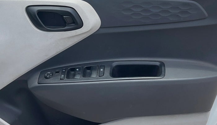 2022 Hyundai AURA S 1.2, Petrol, Manual, 58,838 km, Driver Side Door Panels Control