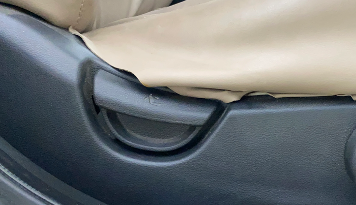 2015 Hyundai Xcent S (O) 1.2, Petrol, Manual, 64,455 km, Driver Side Adjustment Panel