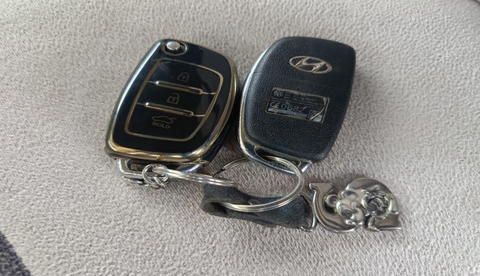 2015 Hyundai Xcent S (O) 1.2, Petrol, Manual, 64,455 km, Key Close Up