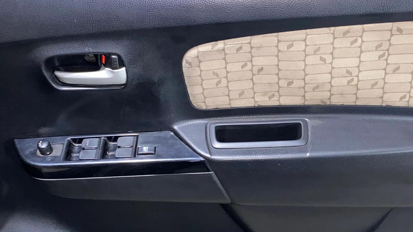 2018 Maruti Wagon R 1.0 VXI, Petrol, Manual, 29,765 km, Driver Side Door Panels Control