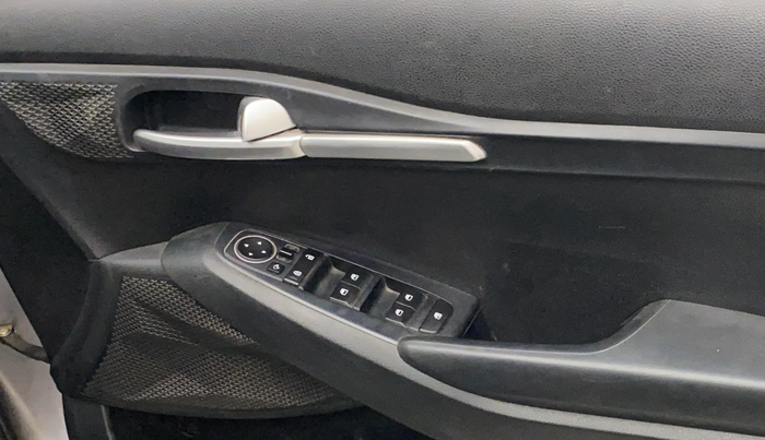 2019 KIA SELTOS HTK PLUS 1.5 DIESEL, Diesel, Manual, 1,50,163 km, Driver Side Door Panels Control