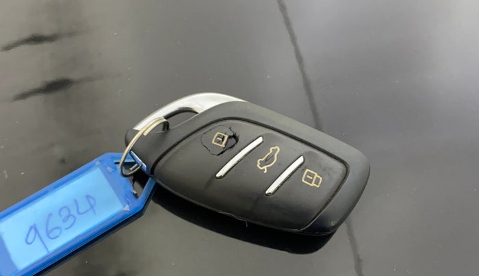 2023 MG ASTOR SAVVY 1.5 CVT S RED, Petrol, Automatic, 18,463 km, Key Close Up