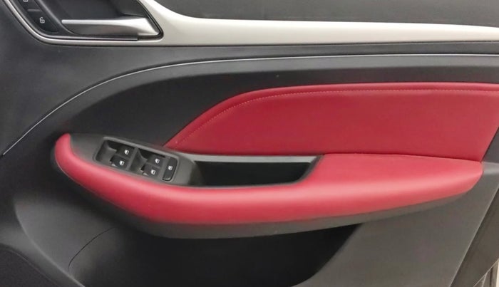 2021 MG ASTOR SAVVY 1.5 CVT S RED, Petrol, Automatic, 24,954 km, Driver Side Door Panels Control