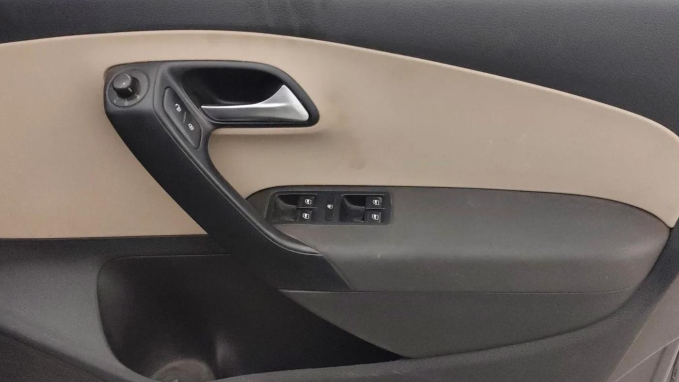 2013 Volkswagen Polo HIGHLINE1.2L, Petrol, Manual, 90,195 km, Driver Side Door Panels Control