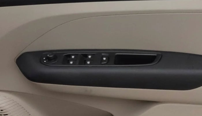 2020 Renault TRIBER RXT, Petrol, Manual, 45,598 km, Driver Side Door Panels Control