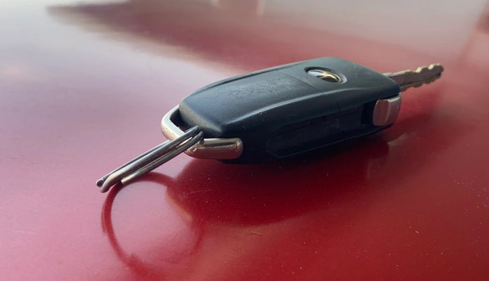 2017 Tata Tiago XZ PETROL, Petrol, Manual, 56,314 km, Key Close Up