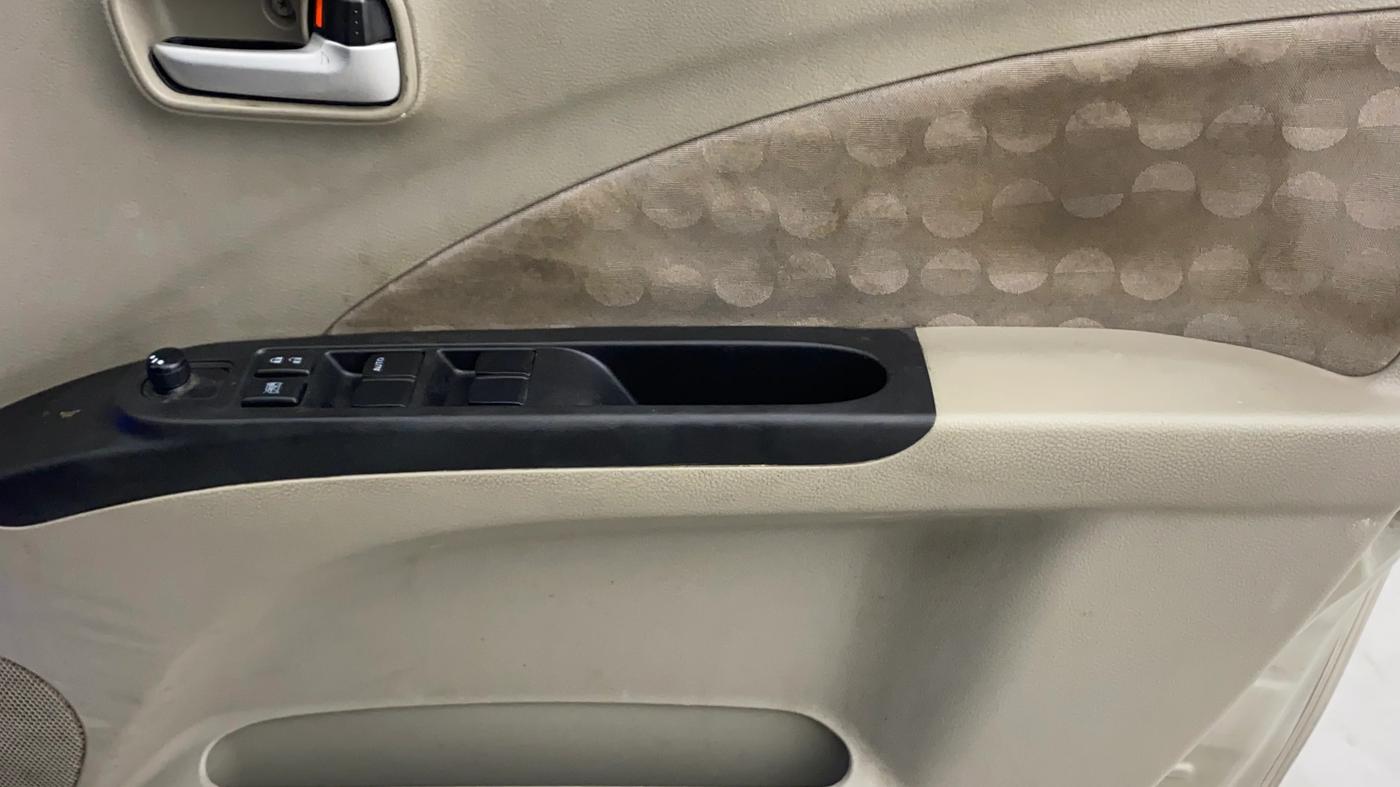 2015 Maruti Celerio ZXI, Petrol, Manual, 1,20,948 km, Driver Side Door Panels Control