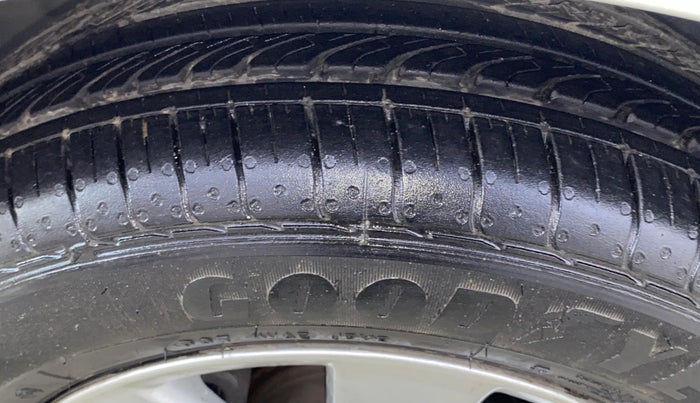 2016 Toyota Corolla Altis G CVT PETROL, Petrol, Automatic, 35,337 km, Left Front Tyre Tread