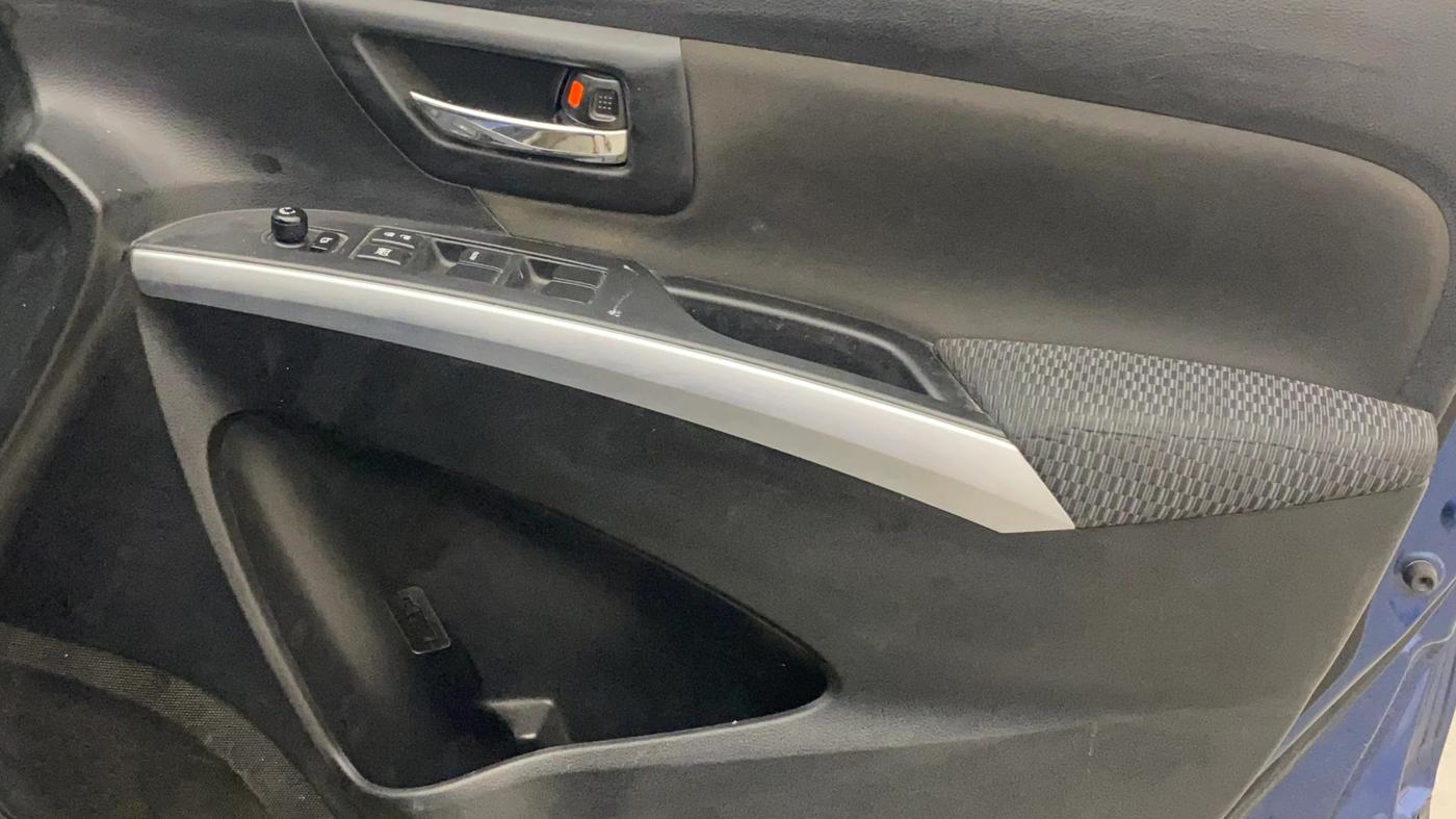 2019 Maruti S Cross ZETA 1.3, Diesel, Manual, 1,25,199 km, Driver Side Door Panels Control