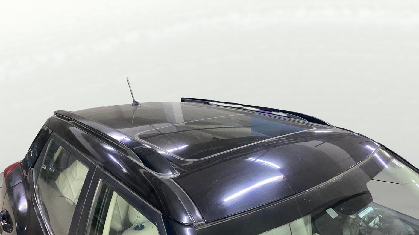 2022 Mahindra XUV300 W6 1.5 Diesel, Diesel, Manual, 68,922 km, Moonroof/ Sunroof