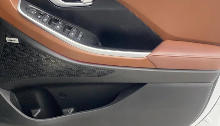 2022 Hyundai ALCAZAR PLATINUM 2.0 MT 7STR, Petrol, Manual, 30,173 km, Driver Side Door Panels Control