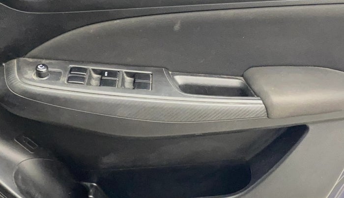2019 Maruti Swift VXI AMT, Petrol, Automatic, 1,02,517 km, Driver Side Door Panels Control