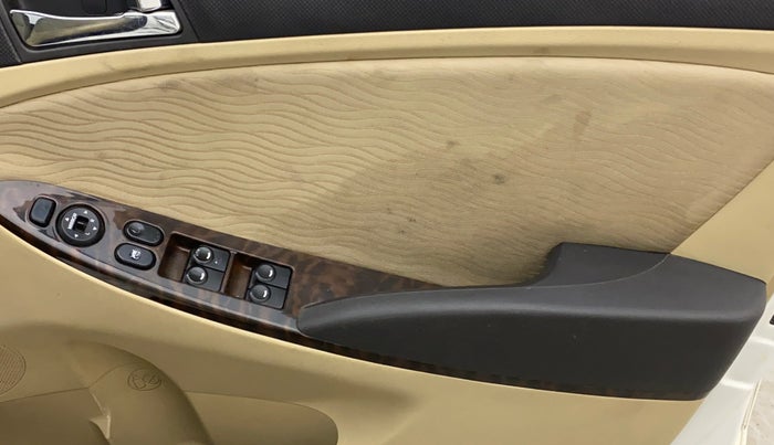 2013 Hyundai Verna FLUIDIC 1.6 CRDI SX, Diesel, Manual, 96,675 km, Driver Side Door Panels Control