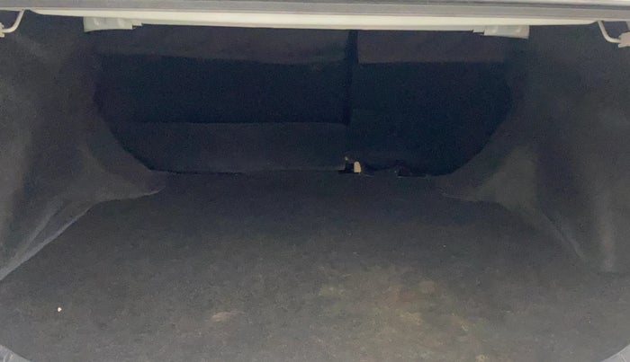 2015 Toyota Corolla Altis JS PETROL, Petrol, Manual, 85,878 km, Boot Inside