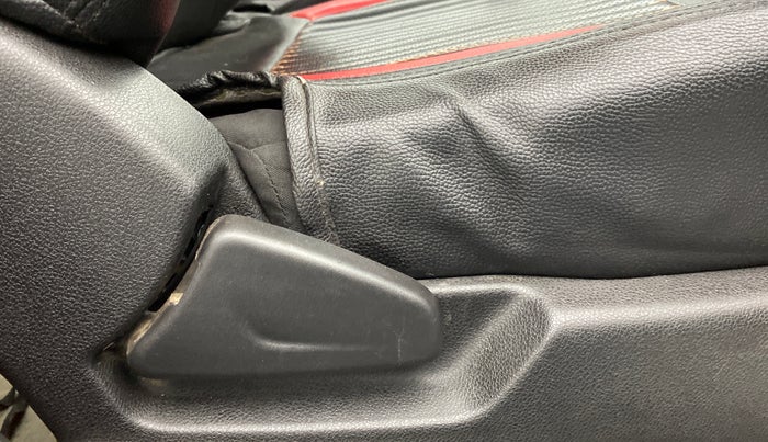 2018 Renault Kwid 1.0 RXT Opt, Petrol, Manual, 57,289 km, Driver Side Adjustment Panel