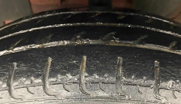 2018 Renault Kwid 1.0 RXT Opt, Petrol, Manual, 57,289 km, Left Front Tyre Tread