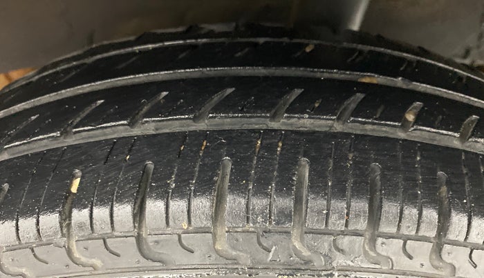 2018 Renault Kwid 1.0 RXT Opt, Petrol, Manual, 57,289 km, Left Rear Tyre Tread