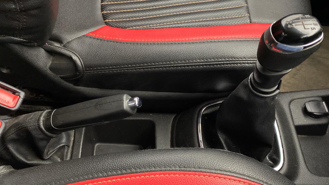 2018 Renault Kwid 1.0 RXT Opt, Petrol, Manual, 57,289 km, Gear Lever