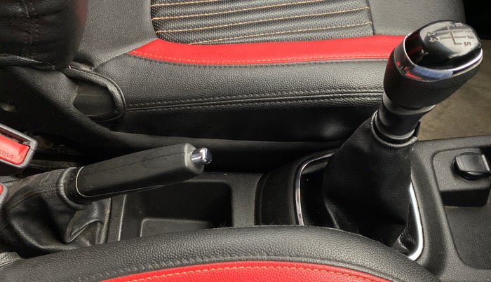 2018 Renault Kwid 1.0 RXT Opt, Petrol, Manual, 57,289 km, Gear Lever