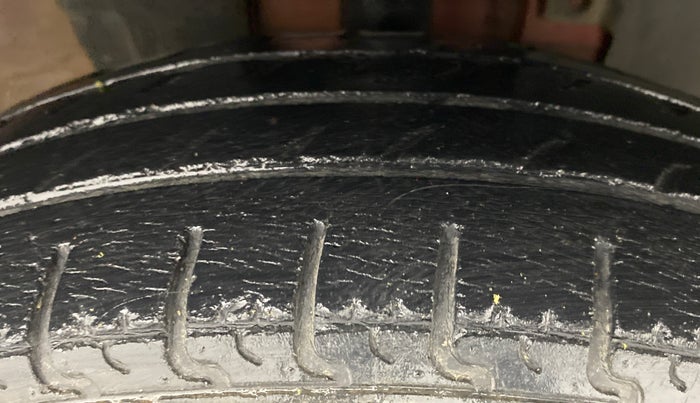 2018 Renault Kwid 1.0 RXT Opt, Petrol, Manual, 57,289 km, Right Front Tyre Tread