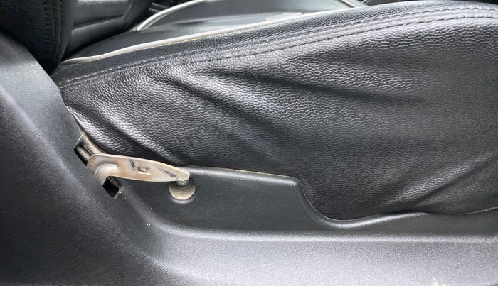2020 Maruti Vitara Brezza VXI, Petrol, Manual, 90,502 km, Driver Side Adjustment Panel