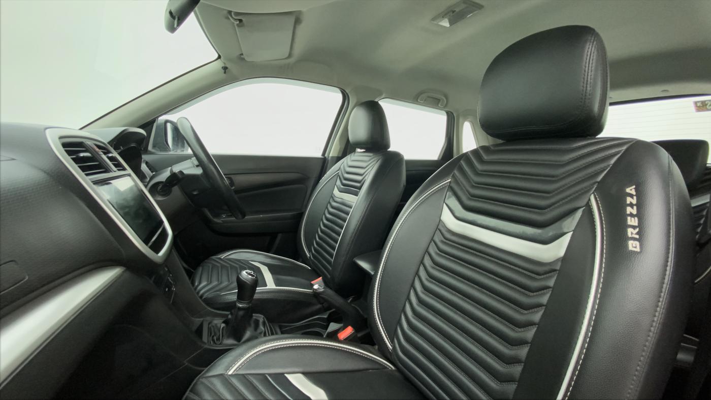 2020 Maruti Vitara Brezza VXI, Petrol, Manual, 90,502 km, Right Side Front Door Cabin
