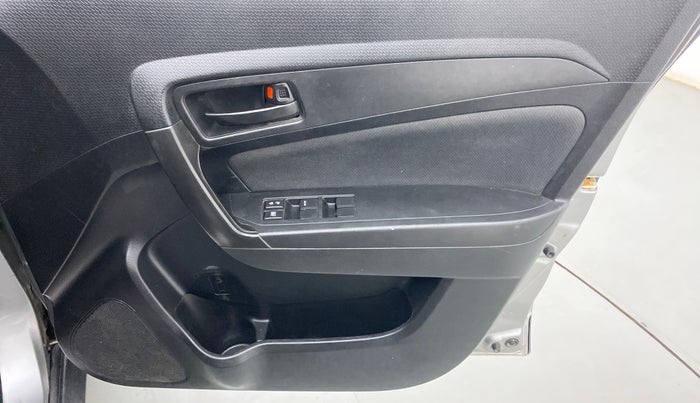 2020 Maruti Vitara Brezza VXI, Petrol, Manual, 90,502 km, Driver Side Door Panels Control