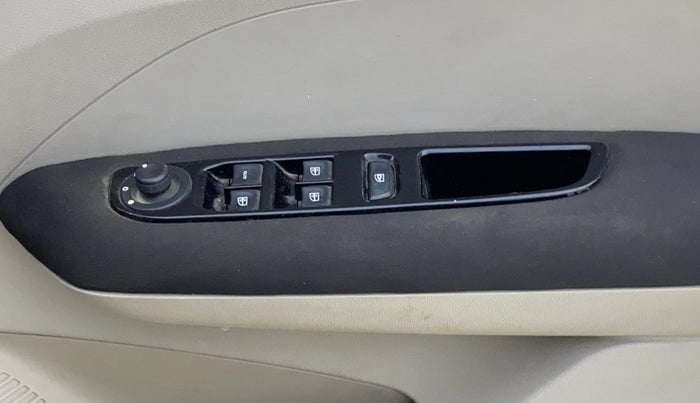 2019 Renault TRIBER RXZ DUAL TONE, Petrol, Manual, 39,240 km, Driver Side Door Panels Control