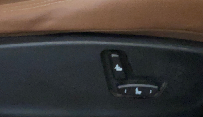 2020 MG HECTOR PLUS SHARP 1.5 PETROL TURBO DCT 6-STR, Petrol, Automatic, 75,989 km, Driver Side Adjustment Panel