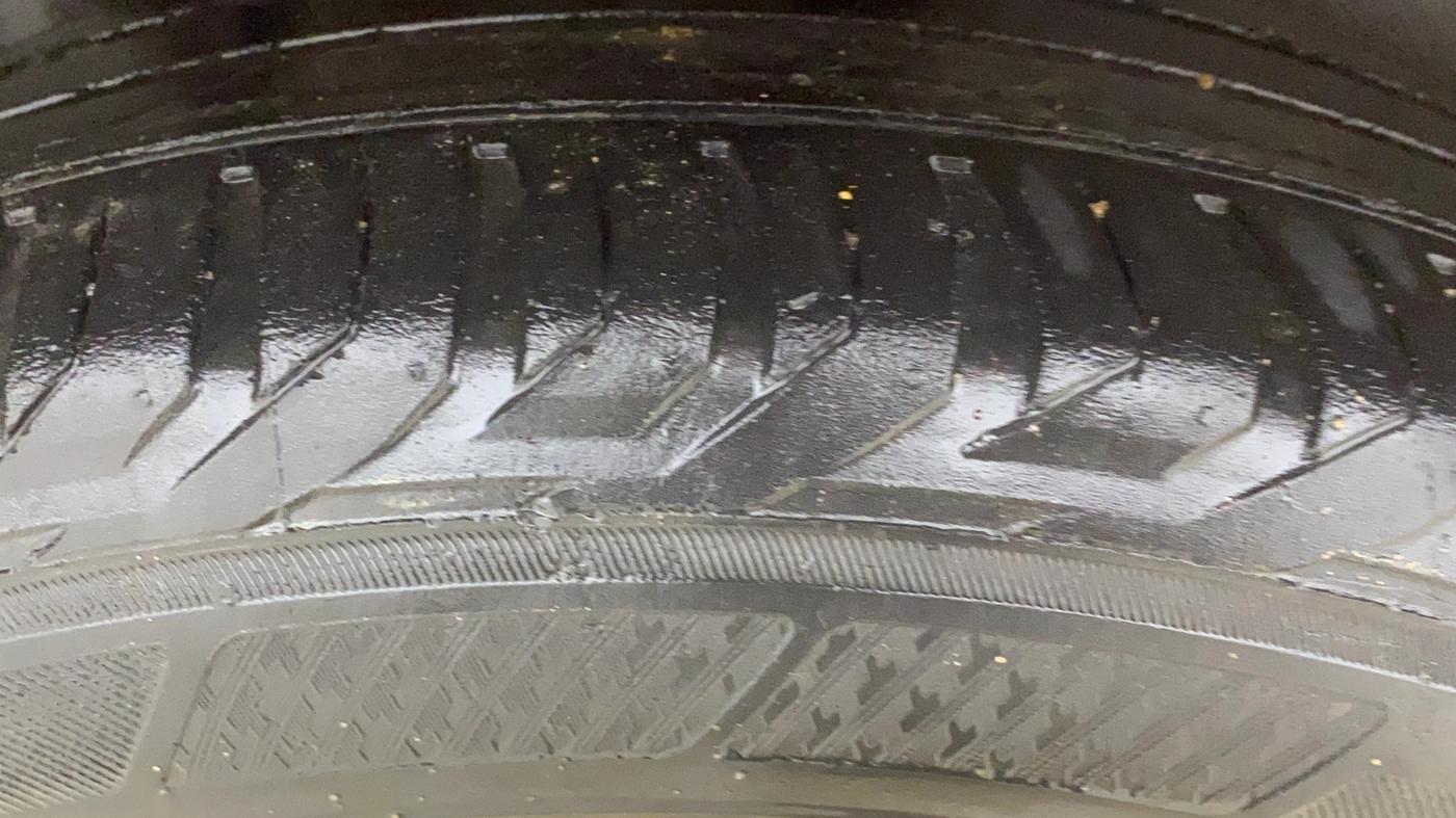 2021 Jeep Compass MODEL S (O) 1.4 PETROL DCT, Petrol, Automatic, 63,763 km, Right Rear Tyre Tread