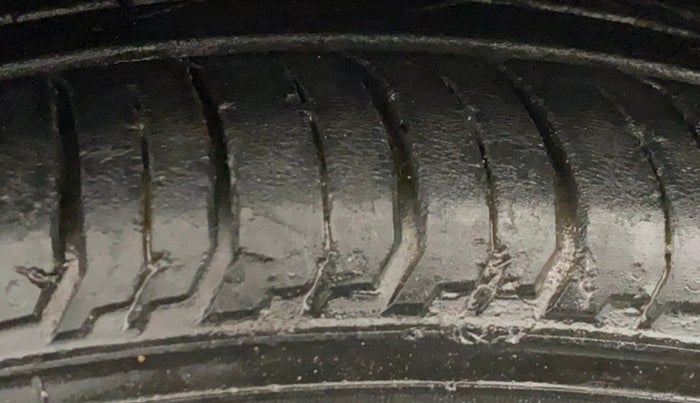 2022 Hyundai NEW I20 ASTA 1.2 MT, Petrol, Manual, 19,816 km, Right Front Tyre Tread