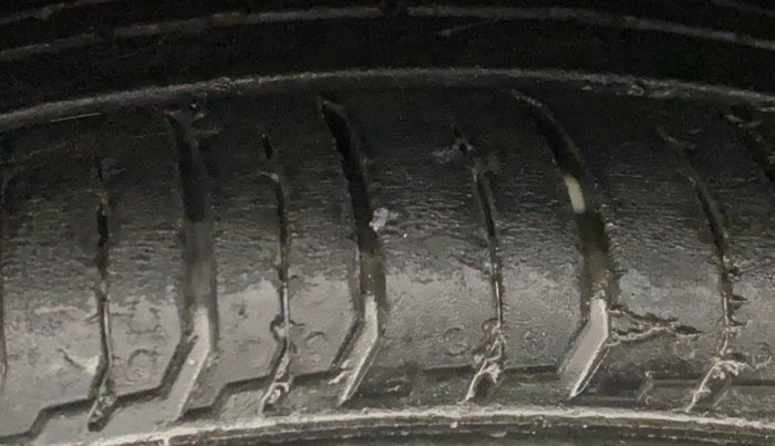 2022 Hyundai NEW I20 ASTA 1.2 MT, Petrol, Manual, 19,816 km, Left Front Tyre Tread