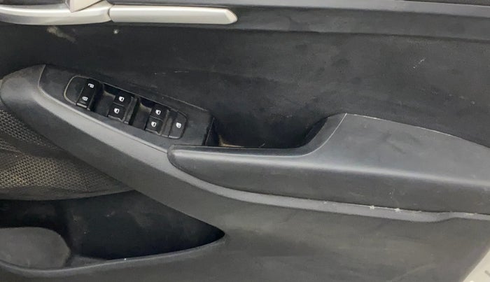 2023 KIA SELTOS HTE 1.5 DIESEL, Diesel, Manual, 1,21,707 km, Driver Side Door Panels Control