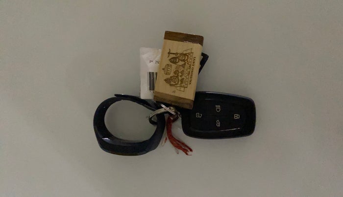 2021 Tata NEXON XZA PLUS (O) PETROL, Petrol, Automatic, 49,367 km, Key Close Up