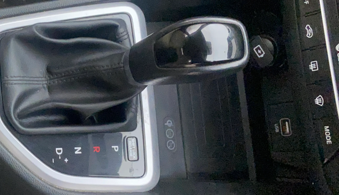 2018 Hyundai Creta SX AT 1.6 PETROL, Petrol, Automatic, 1,05,846 km, Gear Lever