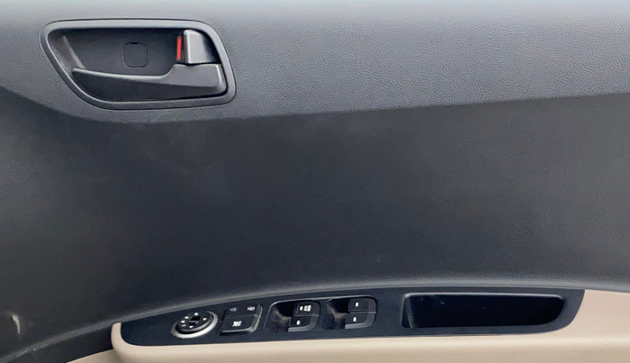 2018 Hyundai Grand i10 MAGNA AT 1.2 KAPPA VTVT, Petrol, Automatic, 82,982 km, Driver Side Door Panels Control