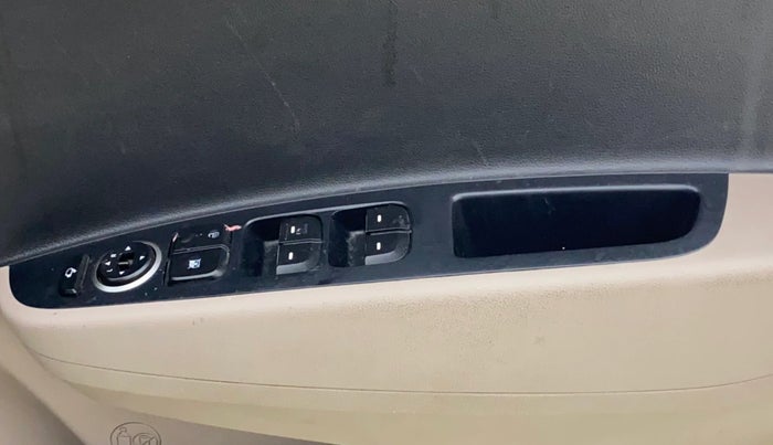 2017 Hyundai Grand i10 SPORTZ (O) 1.2 KAPPA VTVT, Petrol, Manual, 58,749 km, Driver Side Door Panels Control