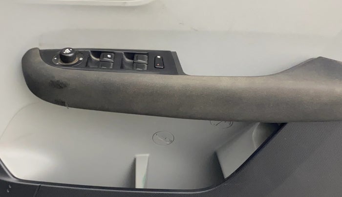 2020 Tata ALTROZ XZ PETROL, Petrol, Manual, 87,380 km, Driver Side Door Panels Control