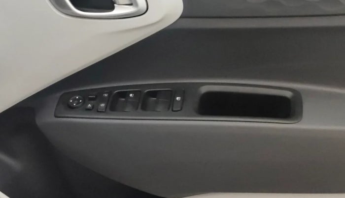 2025 Hyundai GRAND I10 NIOS SPORTZ 1.2 KAPPA VTVT, Petrol, Manual, 925 km, Driver Side Door Panels Control