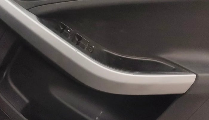 2022 Tata NEXON XM SUNROOF DIESEL, Diesel, Manual, 70,223 km, Driver Side Door Panels Control