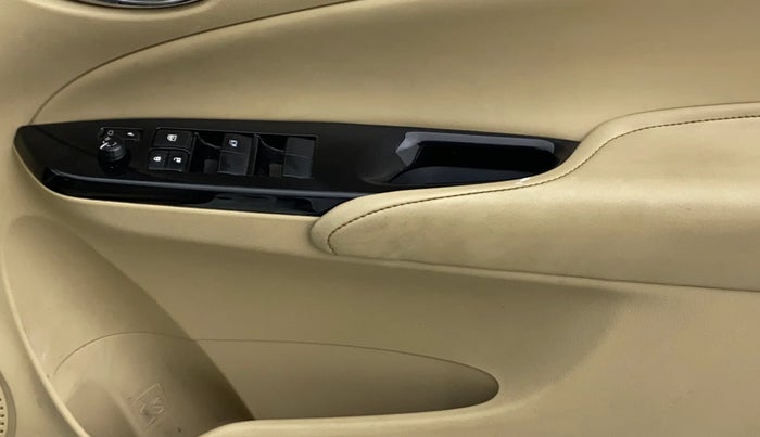 2018 Toyota YARIS VX CVT, Petrol, Automatic, 77,980 km, Driver Side Door Panels Control