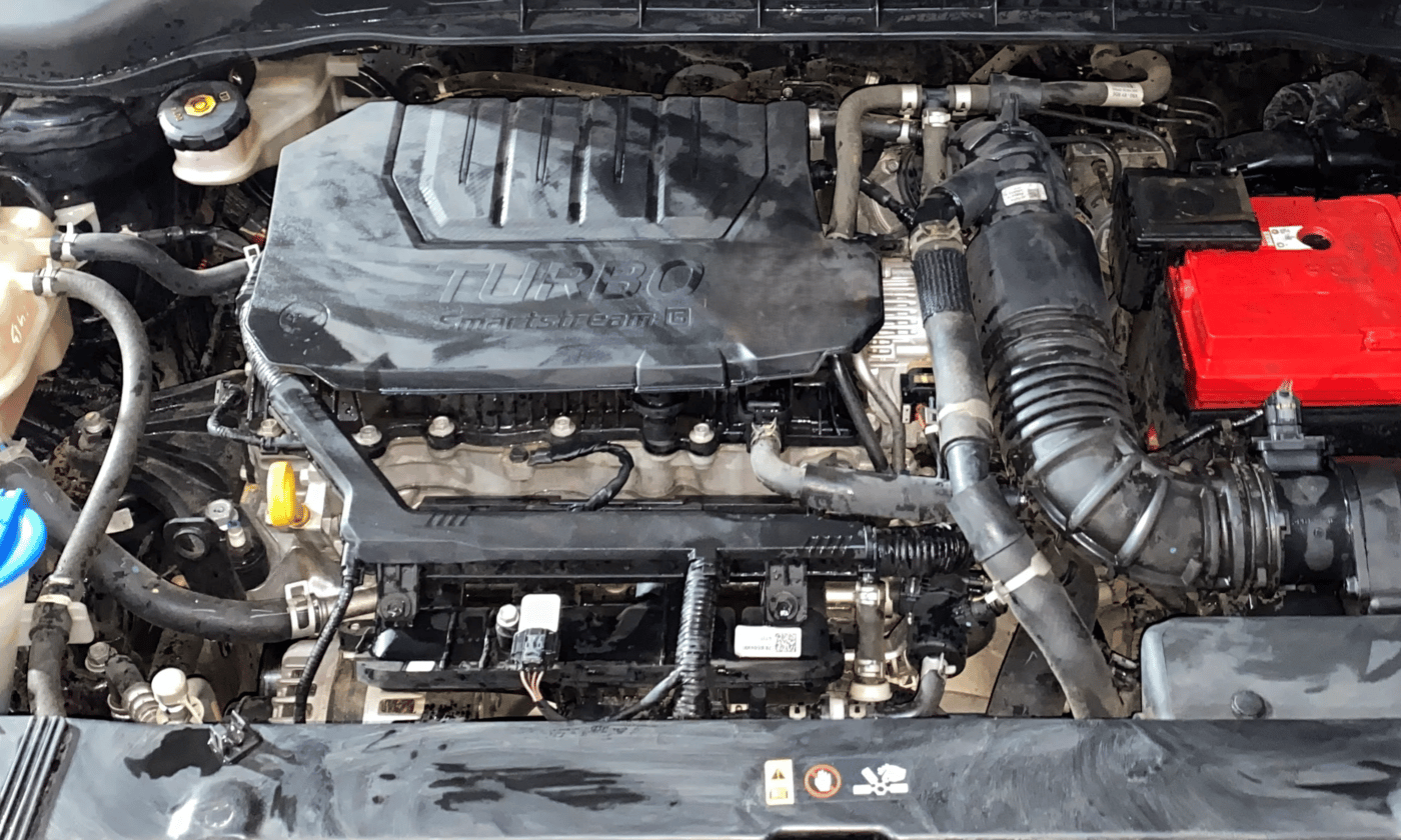2023 KIA CARENS LUXURY PLUS 1.5 IMT PETROL, Petrol, Manual, 28,643 km, Engine View